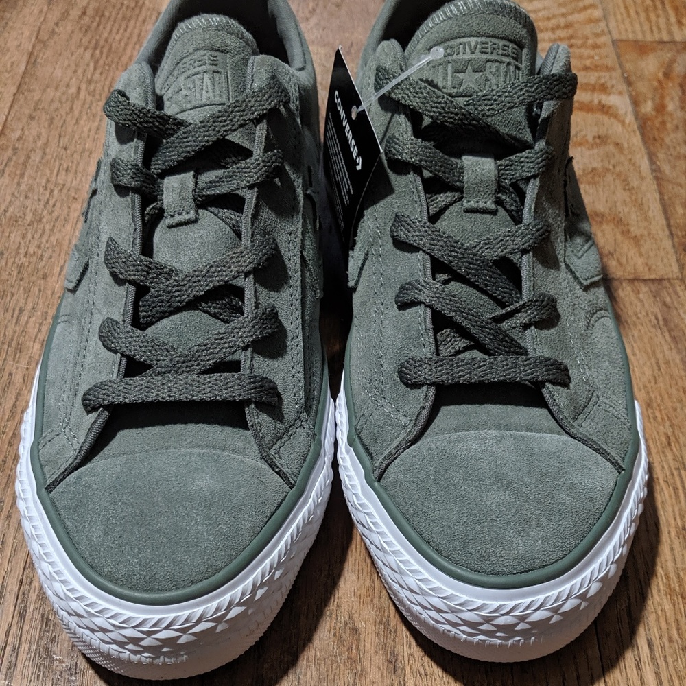 NWT Women's Converse One Star Suede Sneakers